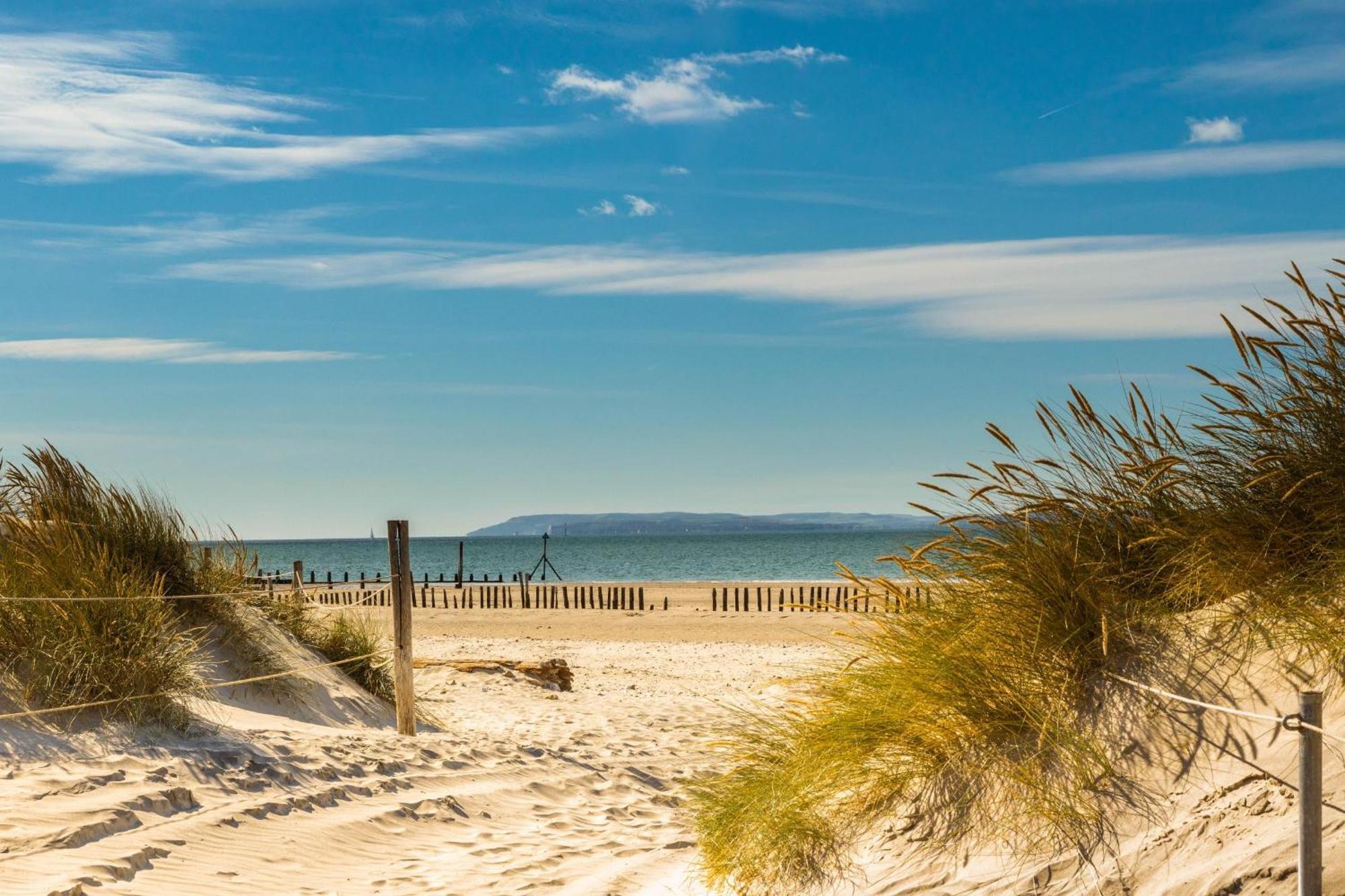 Spacious Home For 8 In Witterings - Walk To Beach East Wittering Eksteriør bilde