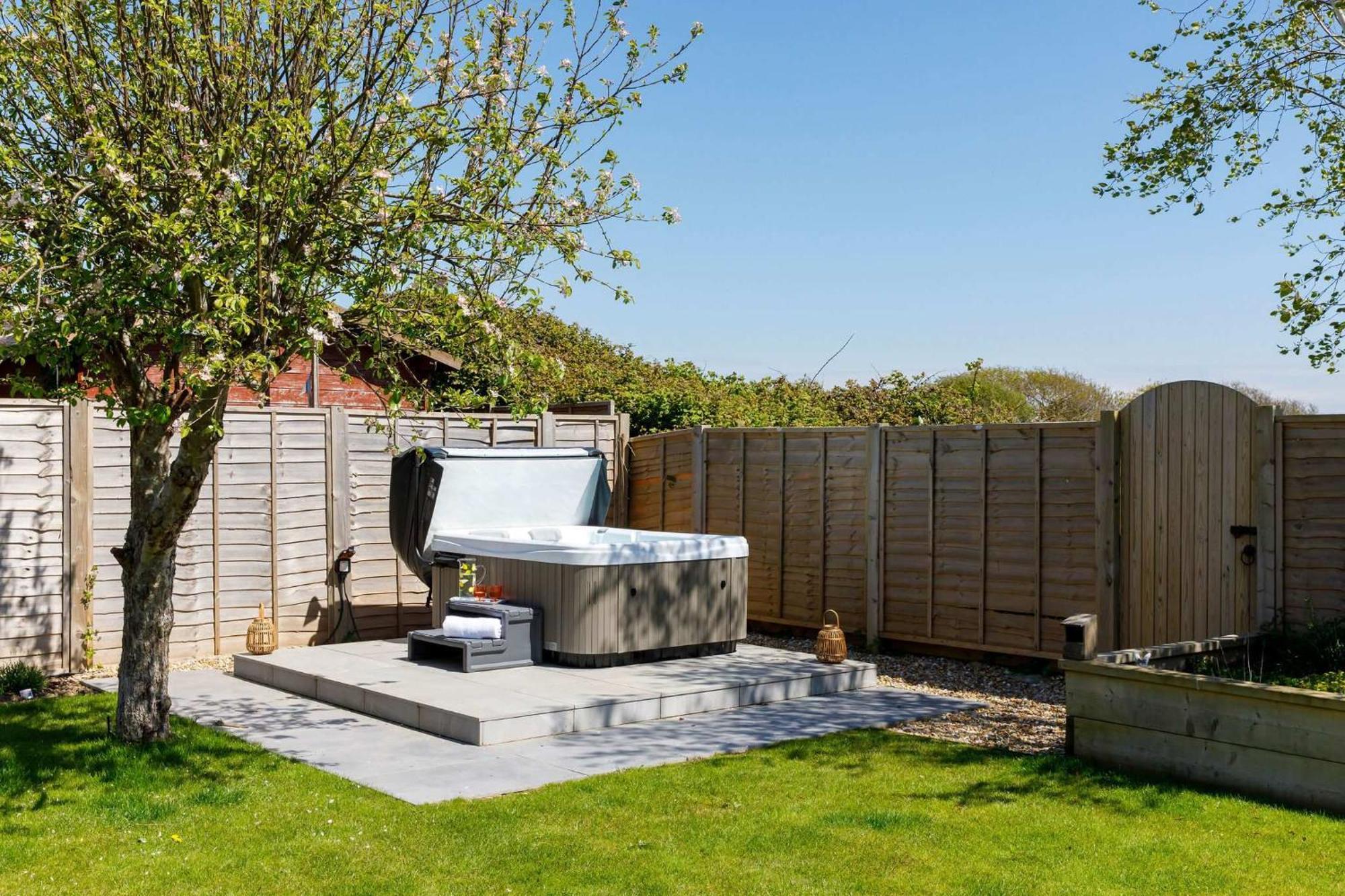 Spacious Home For 8 In Witterings - Walk To Beach East Wittering Eksteriør bilde