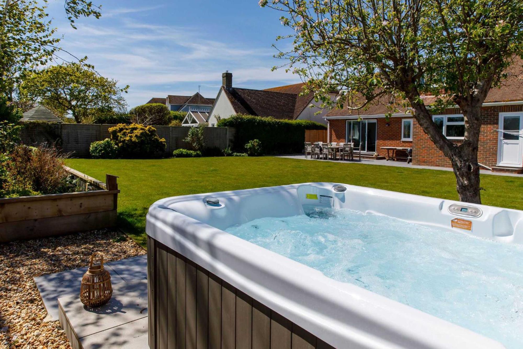 Spacious Home For 8 In Witterings - Walk To Beach East Wittering Eksteriør bilde